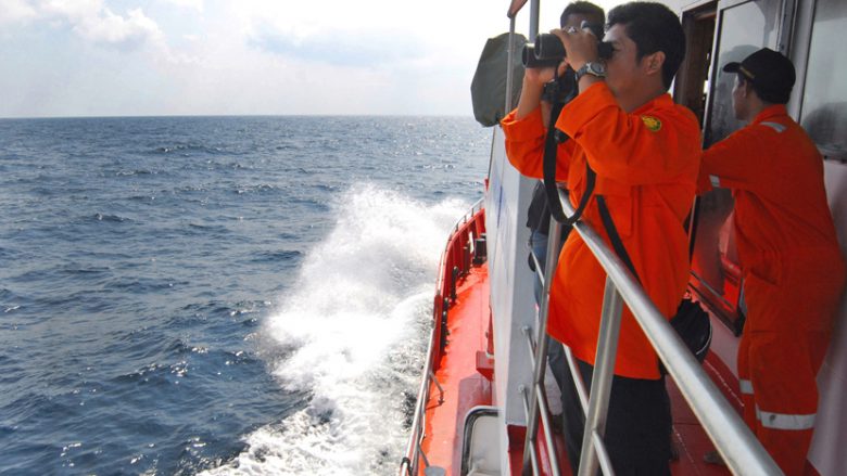 Fundoset anija në Malajzi, shpëtojnë shumica e udhëtarëve