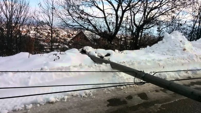 Bora shkakton prishje në rrjetin elektrik, mbi 500 punëtorë të KEDS në terren