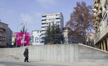 Muri mban peng kufirin administrativ mes jugut dhe veriut të Mitrovicës