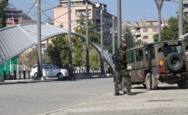 Çfarë po ndodh? Autoblindat e KFOR-it nisen drejt veriut (Foto)