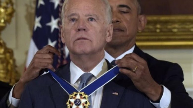 Presidenti Obama e vlerëson Joe Biden me Medaljen Presidenciale të Lirisë