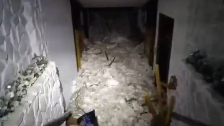 Orteku vdekjeprurës në Itali, pamje të frikshme nga brenda hotelit të shkatërruar (Video)