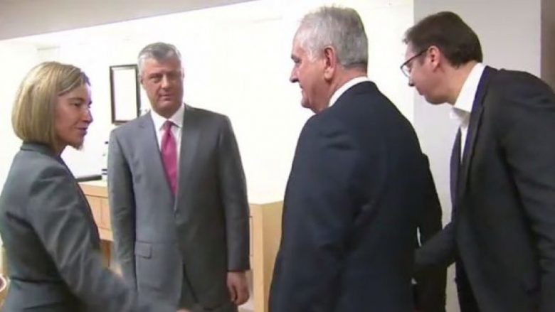 Thaçi e Mustafa përshëndeten me Nikoliqin e Vuçiqin (Video)