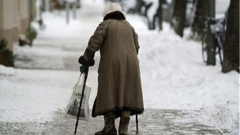 Shpëtohet 80 vjeçarja në Veles nga i ftohti