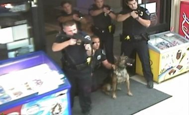 Policët vrasin të verbrin në dyqan, sepse ai ishte i “shqetësuar” dhe “mbante një thikë” (Video,+18)