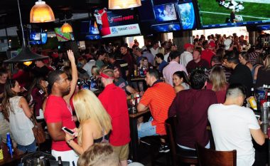 Kafe bari i shqiptarëve, vend takim i fansave të sportit në Houston të SHBA-së (Video)