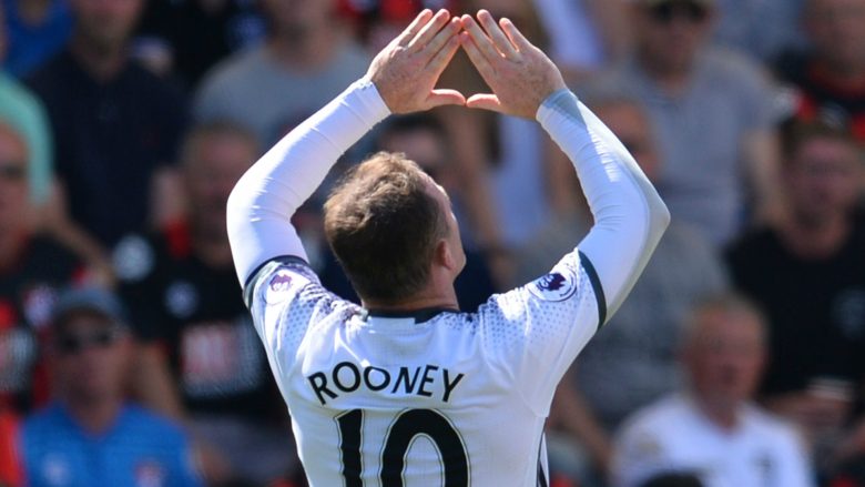 Rooney barazon rekordin e Charlton, në histori si një prej më të mirëve të United