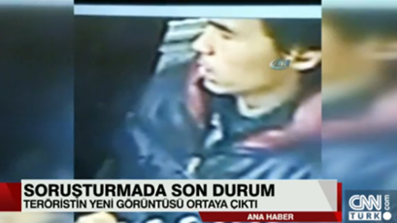 Pamje të reja: Terroristi i Stambollit i qetë dhe bisedon me njerëzit pas masakrës (Video)