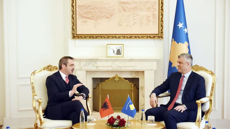 Thaçi bisedoi me Tahirin për bashkëpunimin Kosovë-Shqipëri në fushën e sigurisë