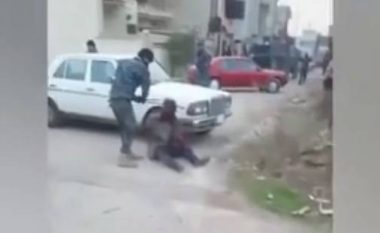 Ushtarët irakianë torturojnë xhihadistët e ISIS-it, më pas edhe i ekzekutojnë (Video,+18)