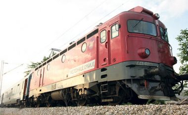Mori zjarr lokomotiva e trenit për udhëtarë i cili ka udhëtuar në realcionin Shkup-Gjevgjeli