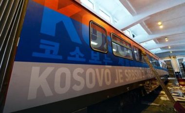 Në trenin “rus” provokimi është bërë edhe në shqip (Foto)