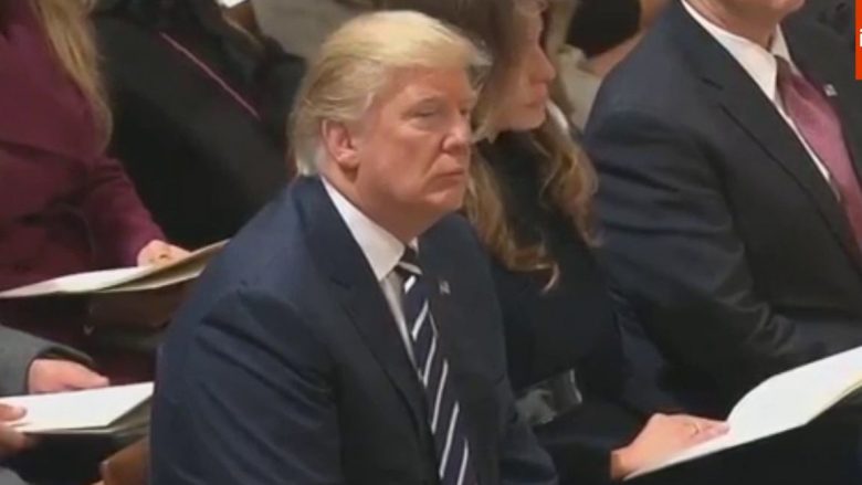 Pas betimit si President, Trump dëgjon lutje Kuranore (Video) ​