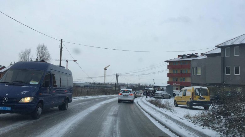 Policia apelon pjesëmarrësit në trafik për kujdes në rrugë