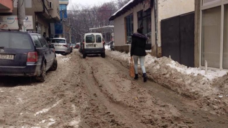 Rruga “Hamzë Jashari” në Prishtinë në gjendje të tmerrshme (Foto)