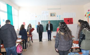 Lladrovci viziton disa shkolla të Drenasit, uron fillimin e gjysmëvjetorit të dytë
