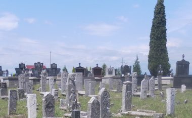 Mungesa e kulturës së shqiptarëve për varreza dhe arti në varret e Vuksanlekajve (Foto)