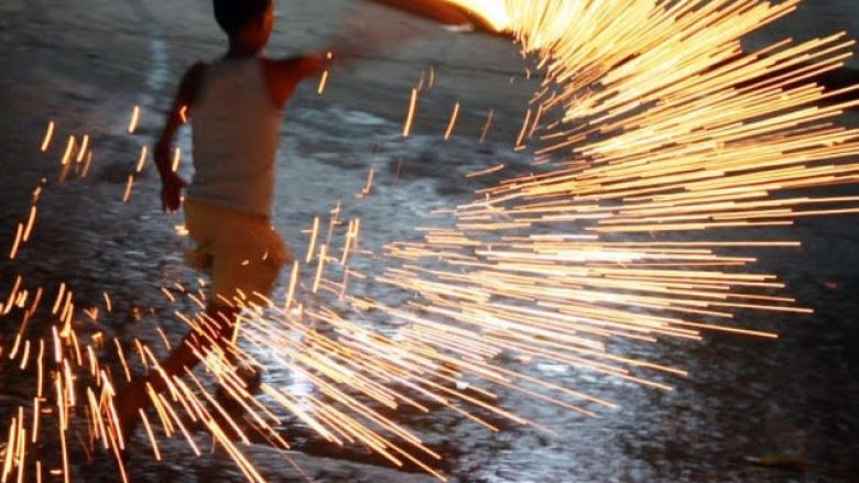 Fishekzjarrët shkaktojnë zjarre në disa vende të Kosovës