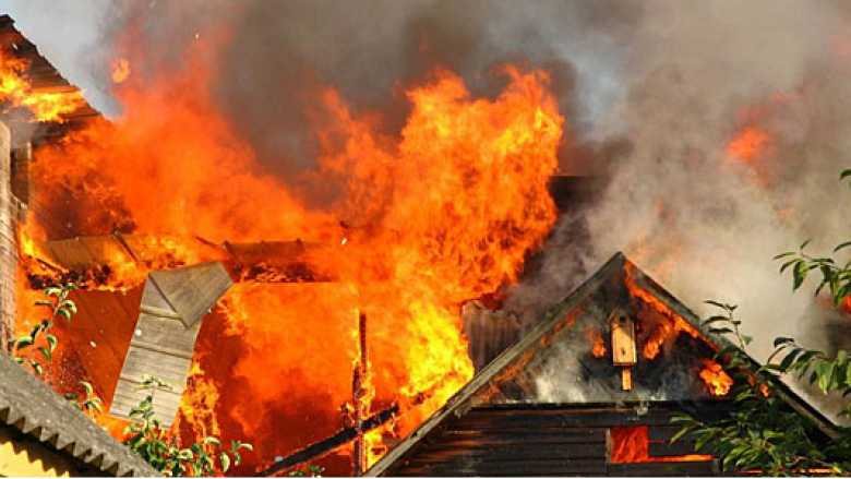 Katër shtëpi të djegura dhe disa kafshë të lënduara në Bozovcë të Tetovës (Foto/Video)