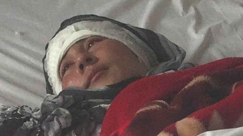 Burri afgan ia preu veshët gruas