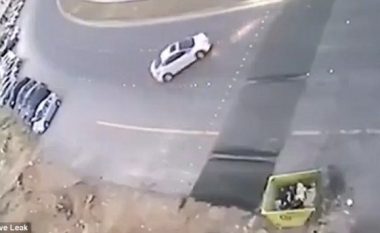 Mister: Pse të gjitha veturat rrëshqasin te kjo pjesë e rrugës? (Video)