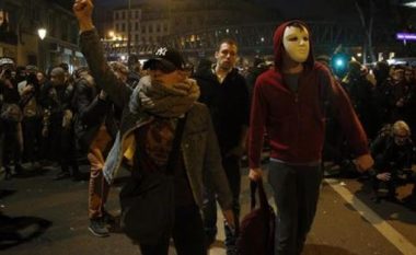 Protesta dhe përleshje me policinë në Paris