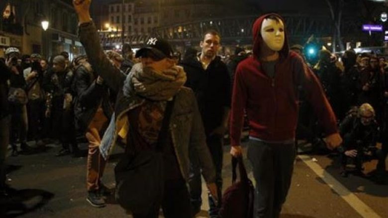 Protesta dhe përleshje me policinë në Paris