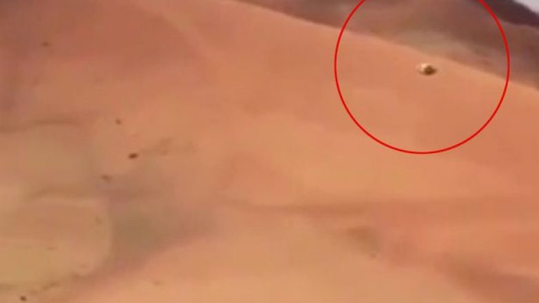 Publikohen pamjet e tmerrshme: Vetura rrokulliset dhjetëra herë në kodrën e rërës (Foto/Video, +18)