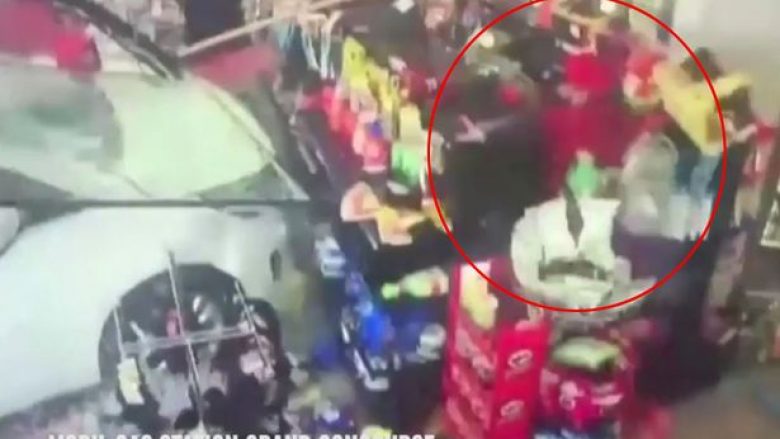 Njeriu më me fat, shikoni si i shpëton vdekjes së sigurt për një fije floku (Foto/Video)