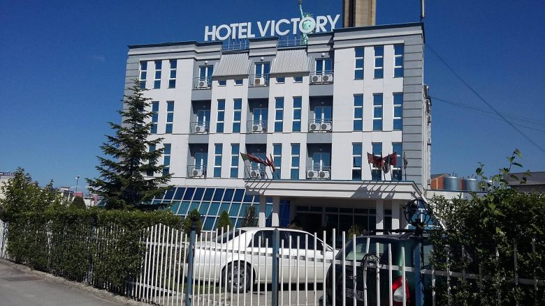 Stacioni i jugut të Prishtinës do të stacionohet në ish hotel Victory (Video)
