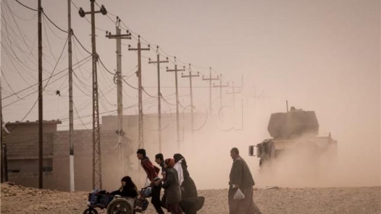 Civilët fillojnë të largohen nga Mosuli perëndimor