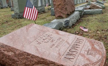 Myslimanët amerikanë mbledhin të holla për rregullimin e varrezave të vandalizuara të hebrenjve (Foto/Video)