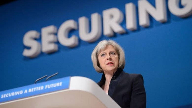 Theresa May: Ndalesa e Trumpit, “përçarëse dhe e gabuar”