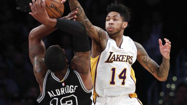 Spurs të fortë për Lakers (Video)