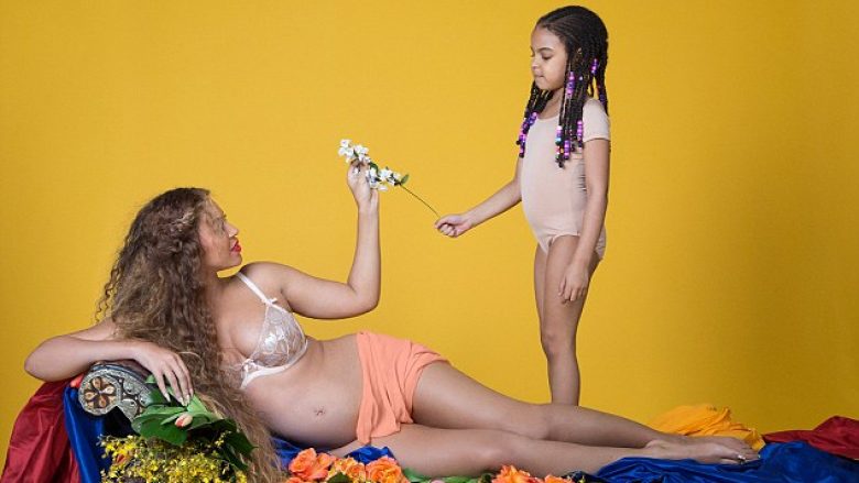 Pas lajmit, Beyonce shtatzënë poston foto lakuriq (Foto, +18)