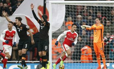 Një gol me dorë dhe një nga penalltia, Arsenali kthehet te fitoret (Video)