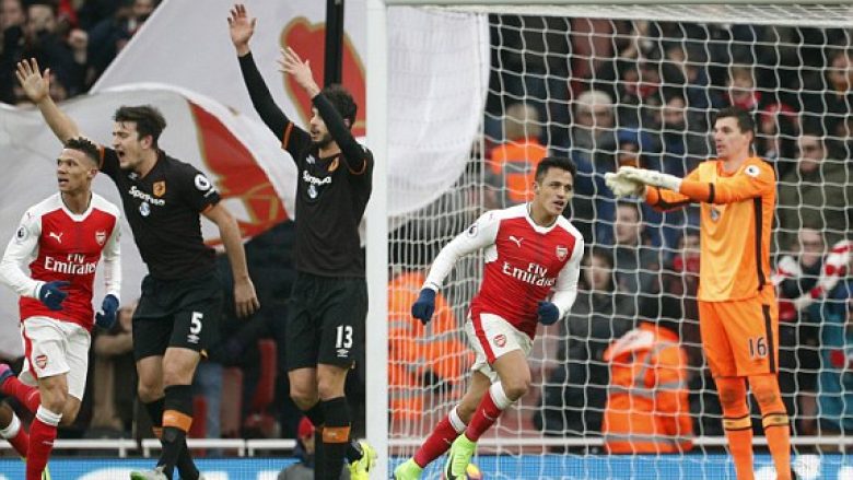 Një gol me dorë dhe një nga penalltia, Arsenali kthehet te fitoret (Video)