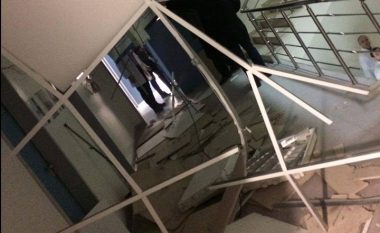 Shembet tavani në spitalin “Sheik Zajed” të Vushtrrisë (Foto)