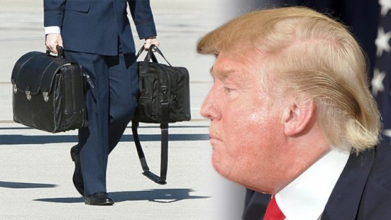 Njeriu më i fuqishëm se të gjithë liderët botëror, ai bartë çantën e Trumpit me kodet e raketave bërthamore? (Foto)