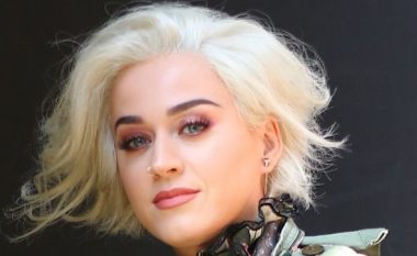 ​Katy Perry tregon se kujt ia dedikoi këngën “I Kissed A Girl”