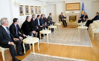 Mediat serbe pas takimit Thaçi-Uglanin: Vuçiqi po përgatit terren për njohjen e Kosovës
