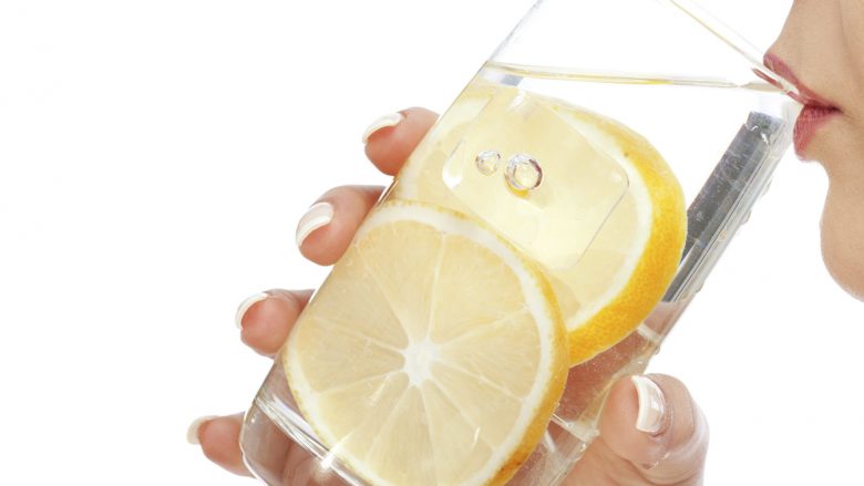 Ujë me limon: Gabimi të cilin të gjithë e bëjnë