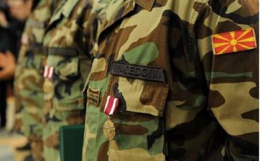 Ushtari i akuzuar për fyerje ndaj shqiptarëve “Jemi nga Korça, nuk mund ta shaj familjen time”