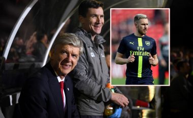 Ramsey i del në përkrahje Wengerit, por i kritikon bashkëlojtarët