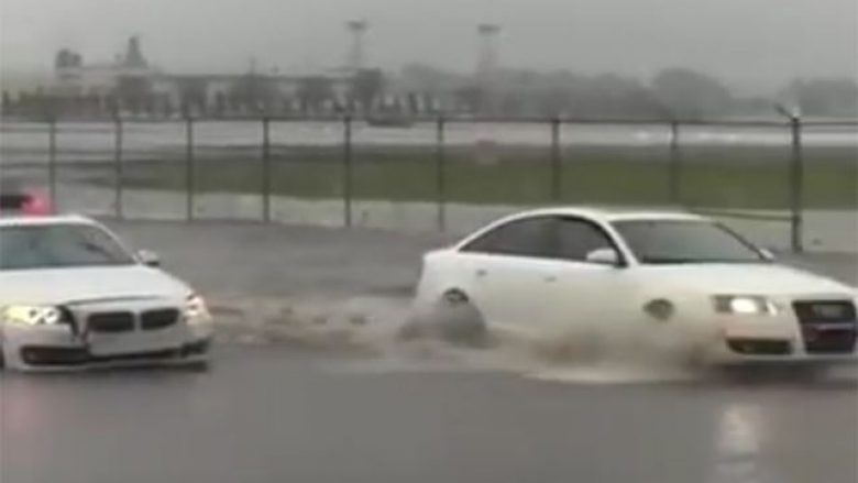 Audi kalon nëpër rrugën e mbushur me ujë, por dy BMW dhe një Chevrolet mbesin (Video)
