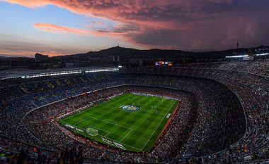 Tifozët e Barçës në minutën e 12-të valviten flamuj të bardhë në Camp Nou, kjo ishte arsyeja (Video)