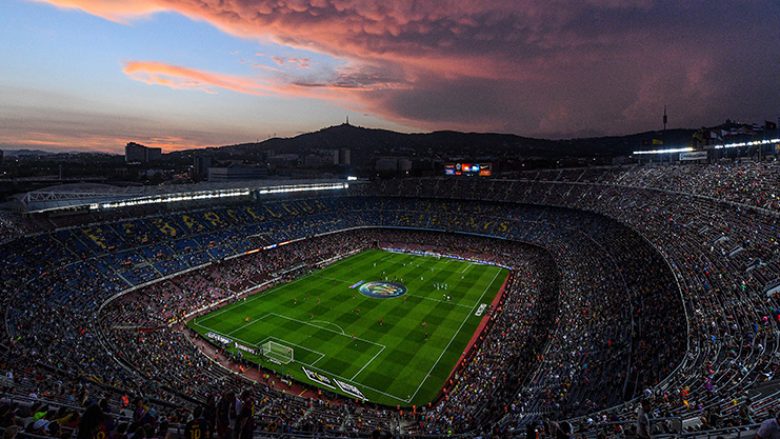 Tifozët e Barçës në minutën e 12-të valviten flamuj të bardhë në Camp Nou, kjo ishte arsyeja (Video)