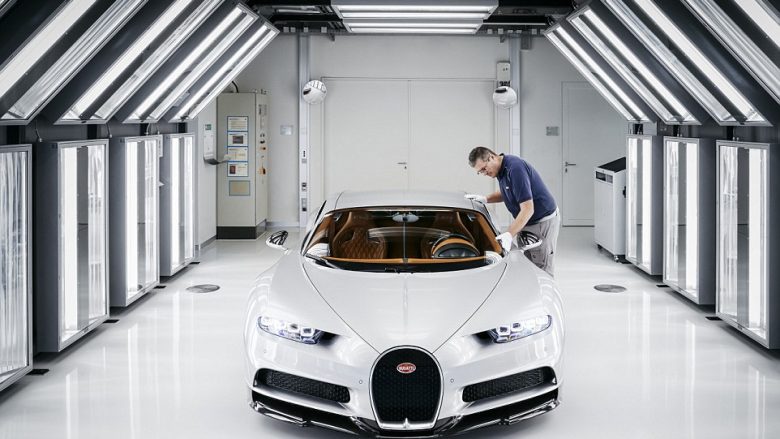 Brenda fabrikës ku montohet Bugatti që kushton 2.4 milionë euro (Foto)