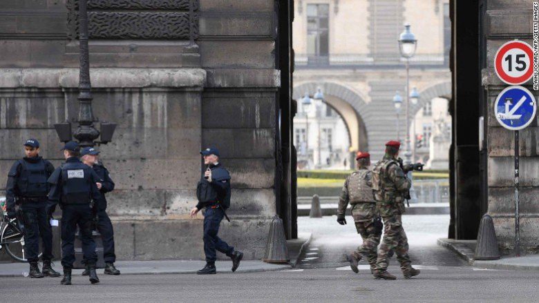 Sulmi te muzeu i Louvre, dyshohet të jetë terrorist