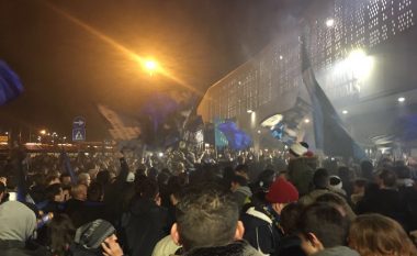 Tifozët e Atalantas në qiellin e shtatë pas fitores ndaj Napolit, organizojnë pritje madhështore në aeroport për Berishën dhe të tjerët (Video)